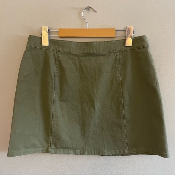 Forever 21 Olive Mini Skirt with Front Zipper – Size Large EUC - Picture 7 of 12